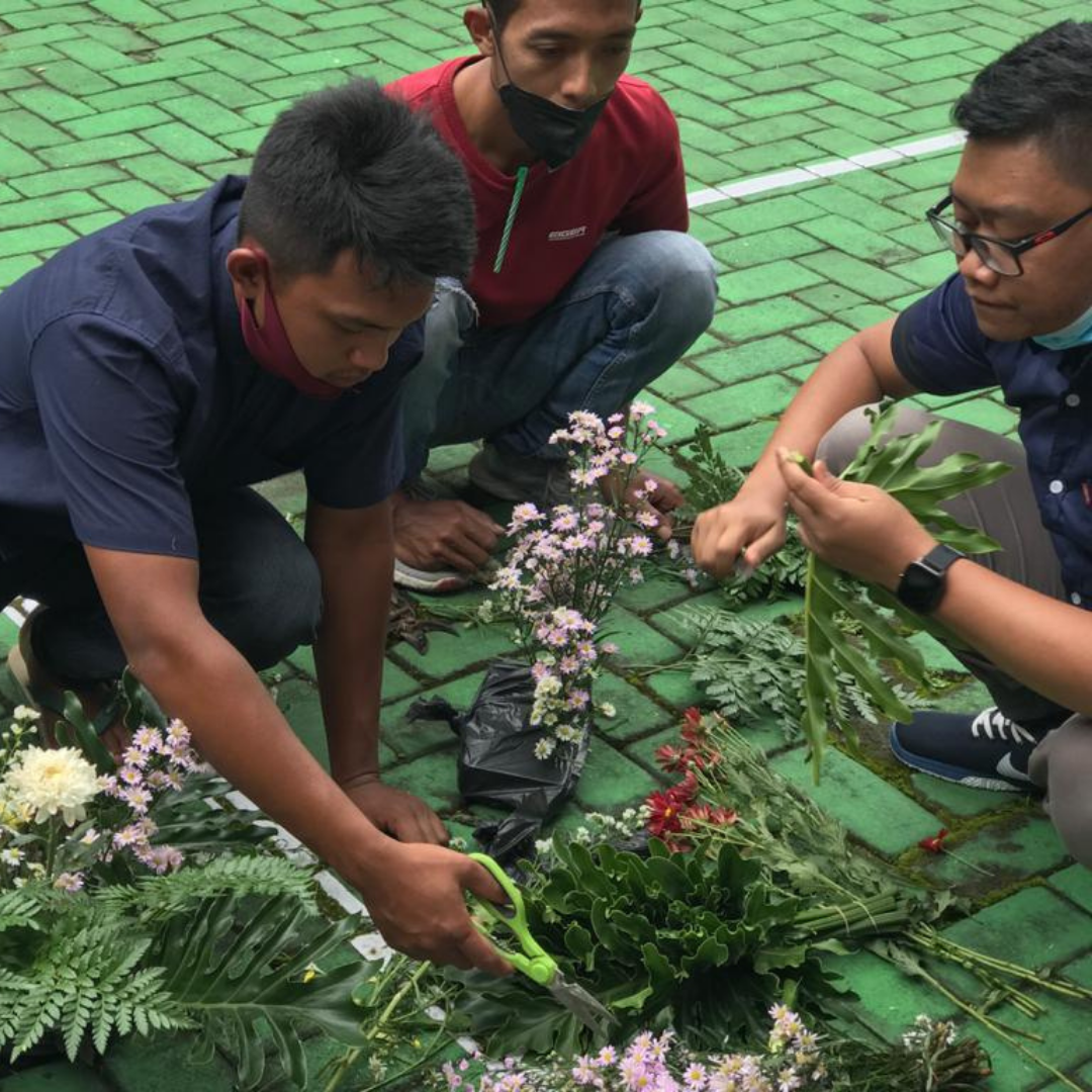 Pelatihan Budidaya  Tanaman  Hias  dan Dekorasi Ruang Tarik 