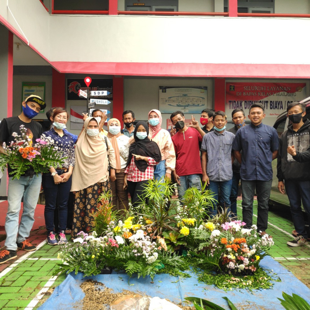 Pelatihan Budidaya  Tanaman  Hias  dan Dekorasi Ruang Tarik 